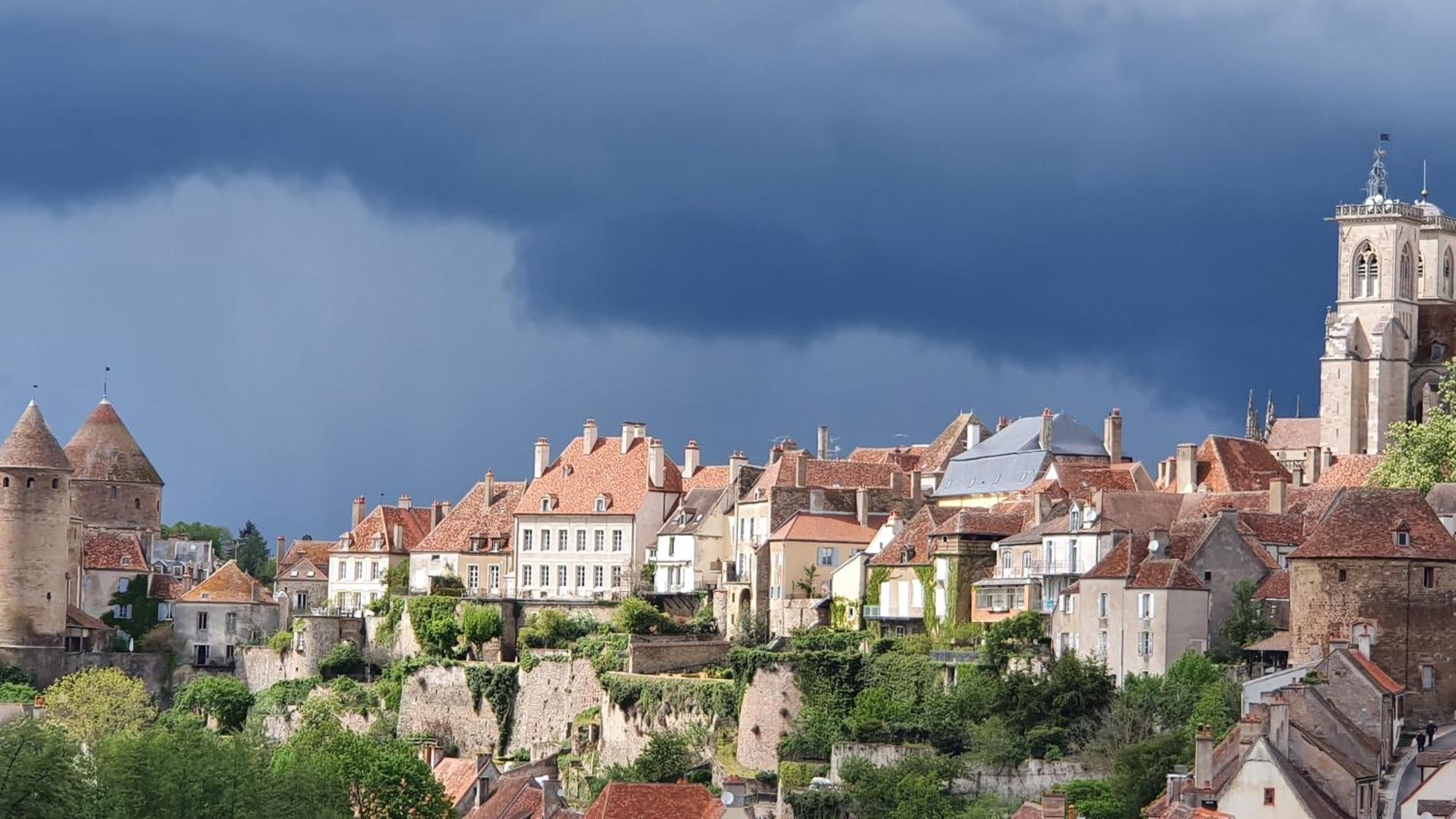 Vila Etape Du Pont Pinard Semur-en-Auxois Exteriér fotografie